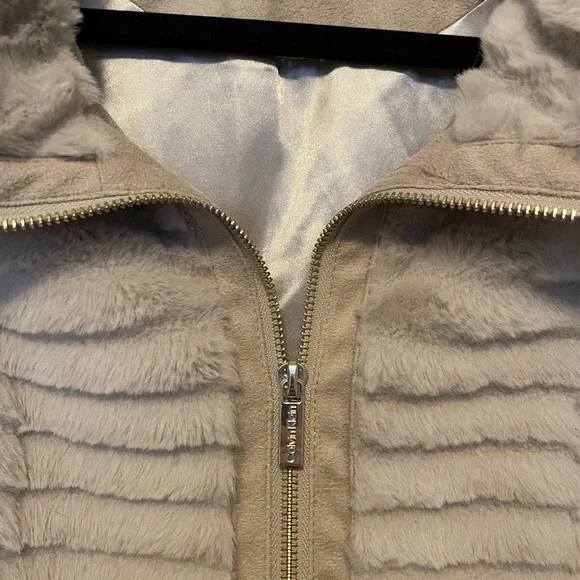 Calvin Klein Women’s faux fur vest - Medium - Picture 2 of 7